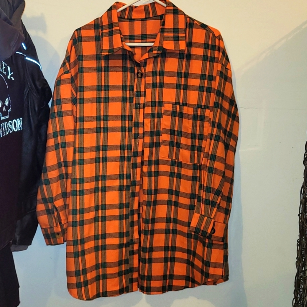 SHEIN Womend NWOTS sz 0xl. Orange and green long flannel.